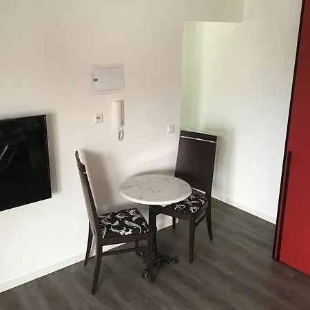 Ausgestattete 1 Zi-whg Fuer Urlaub U Dienstreisen Daire *